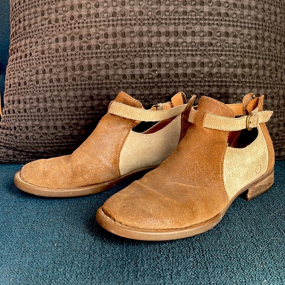 Born Shoes - Born Womens Tan Distressed Leather Ankle Booties! Perfect for the fall.